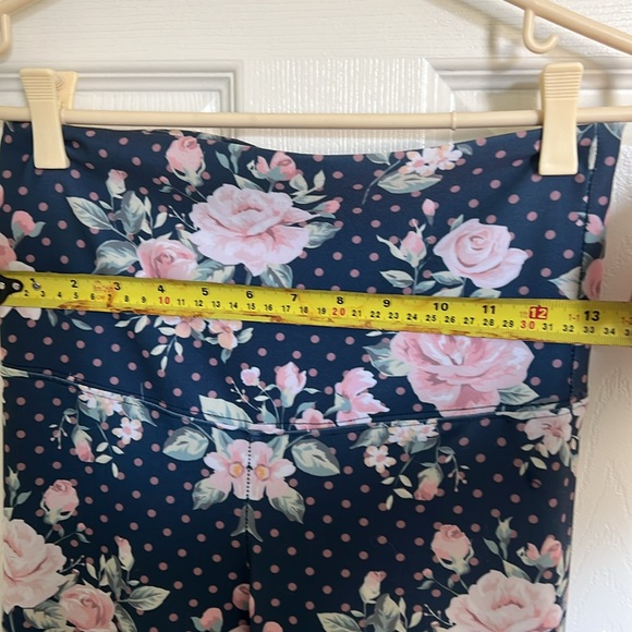 Hot Dame Leggings - Picture 5 of 6